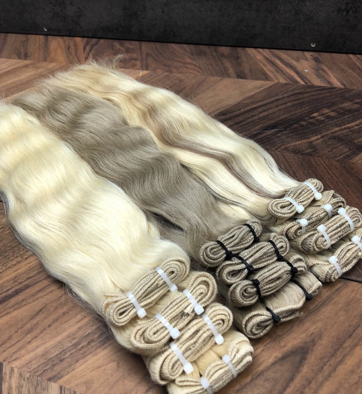 Machine Wefts / Bundles Color _10/24 GVA hair_One donor line.